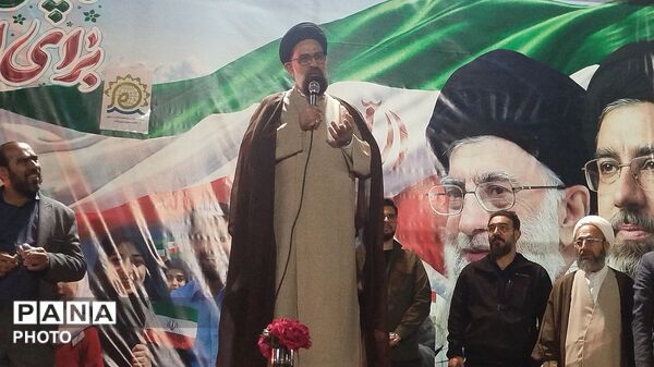 فیروزآباد وفادار به رهبر شهید