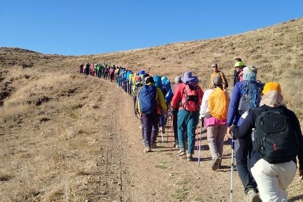 صعود هیات کوهنوردی خراسان شمالی به قله بابا سبز فاروج 