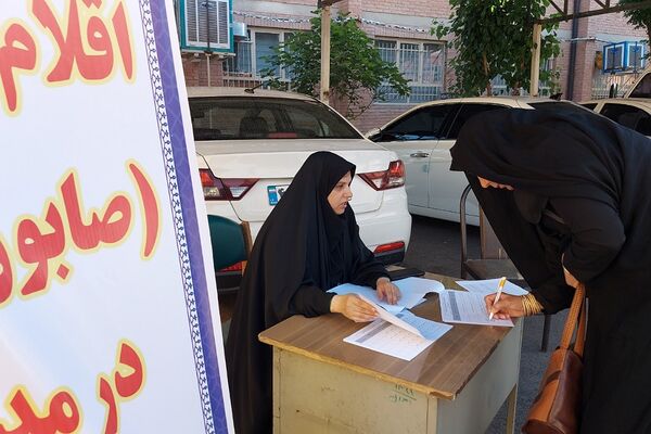 توزیع اقلام بهداشتی در مدارس منطقه کهریزک 