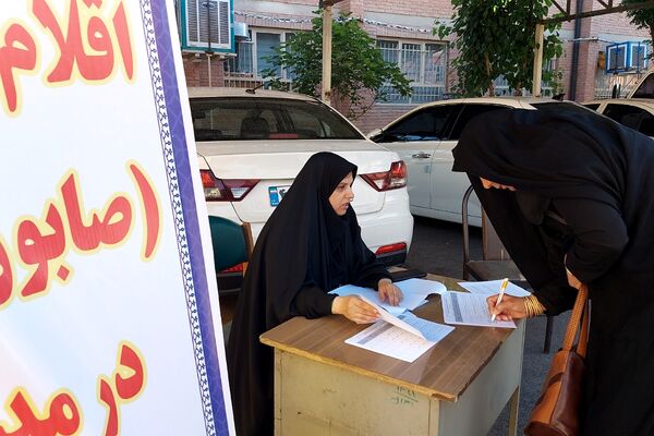 توزیع اقلام بهداشتی در مدارس منطقه کهریزک 