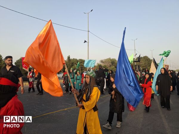 حرکت نمادین کاروان اسرای کربلا در شهر آوه