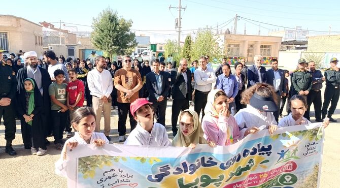 پیاده‌روی خانوادگی پویا در شهرستان هلیلان