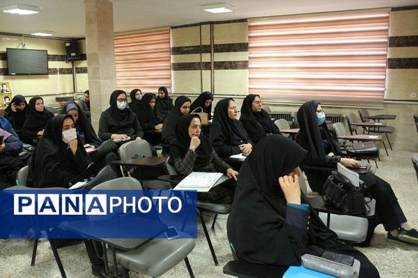 کارگاه اقدام‌پژوهی در فیروزکوه؛ گامی به سوی معلمی پژوهنده