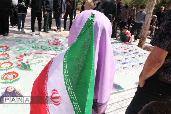 دانش‌آموزان و فرهنگیان زرقانی در بیتاب میناب 