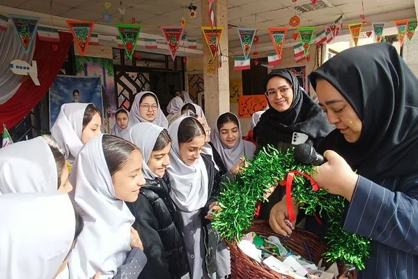 جشن انقلاب در ناحیه دو شهرری با حضور معاون پرورشی و فرهنگی شهرستانهای استان تهران 
