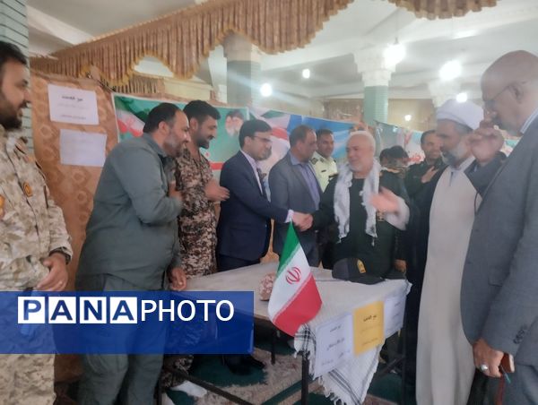 میز خدمت آموزش و پرورش باخرز در نماز جمعه