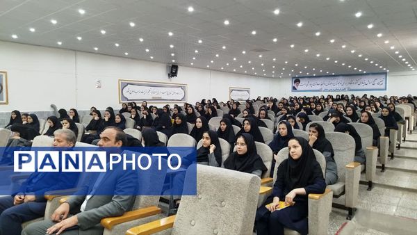 برگزاری همایش ویژه دانش آموزان کنکوری در خلیل آباد 