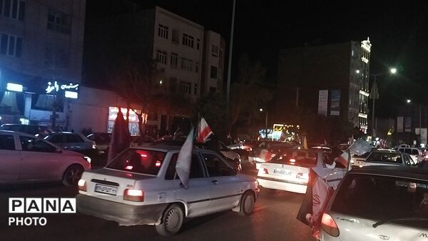 نیشابوری ها تا پایان جنگ  به  بلوار فضل با پرچم ایران  می آیند 