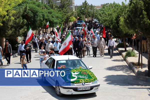 شادپیمایی مردم شهر درق پس از عملیات وعده صادق 3 در روز عید غدیر