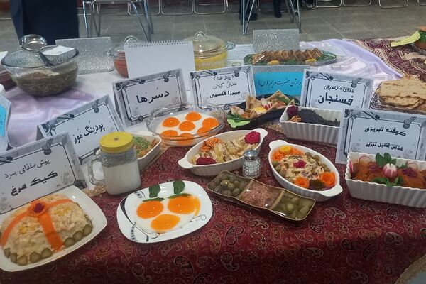 میزبانی دبستان آیت‌الله خامنه‌ای از سفره غذاهای رنگارنگ مدارس ابتدایی شهرستان قرچک 