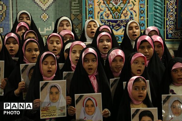 هم‌نوایی پیشتازان و خادمان رضوی در آیین پرچم‌گردانی میلاد امام رضا(ع) در ایلخچی