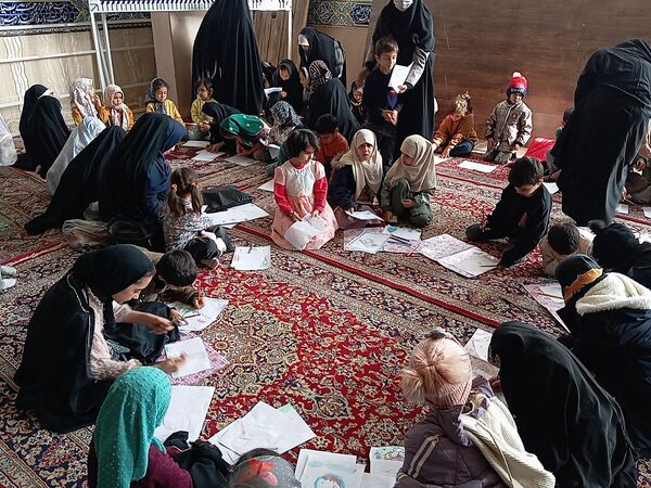 برپایی غرفه کودک در حاشیه نماز جمعه کاشمر