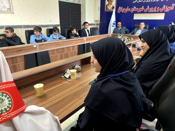 نشست خبری رئیس آموزش و پرورش ساوجبلاغ با خبرنگاران پانا 