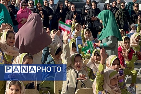 جشن شکوفه‌ها در آستانه سال تحصیلی جدید در مدارس ملارد برگزار شد
