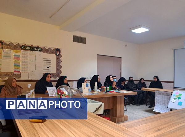 اجرای طرح شورای‌ معلمین هم‌پایه مقطع ابتدایی در دبستان شقایق‌ها شهرستان ملارد 
