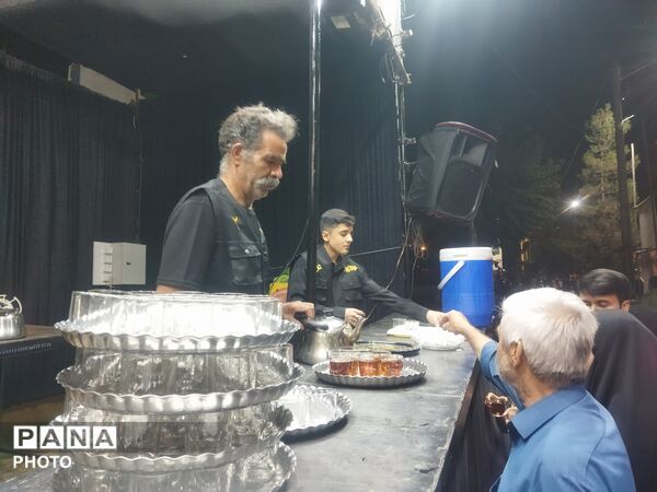 فعالیت های  خستگی ناپذیر و خداپسندانه چایخانه حضرت ام البنین