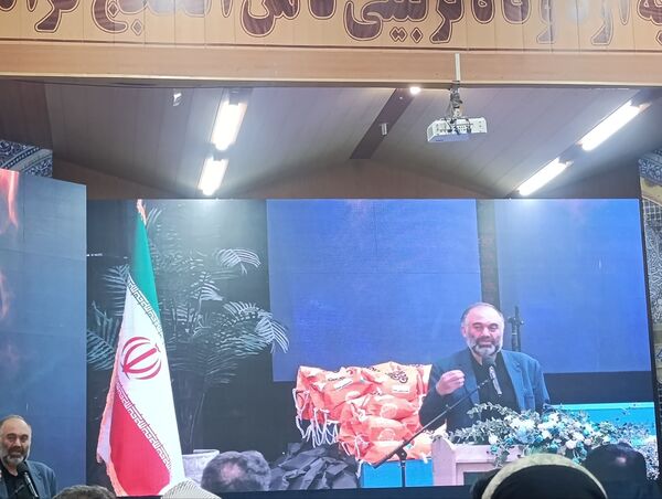 آیین تجلیل از برگزیدگان جشنواره‌های فرهنگی هنری