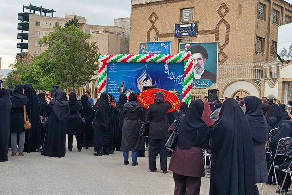 برگزاری آیین نمادین نواختن زنگ سپاس معلم در کرمانشاه