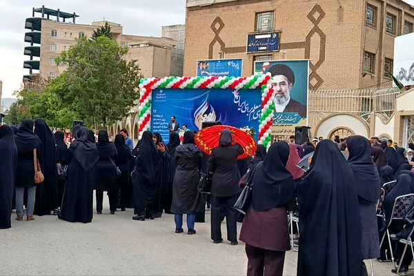 برگزاری آیین نمادین نواختن زنگ سپاس معلم در کرمانشاه