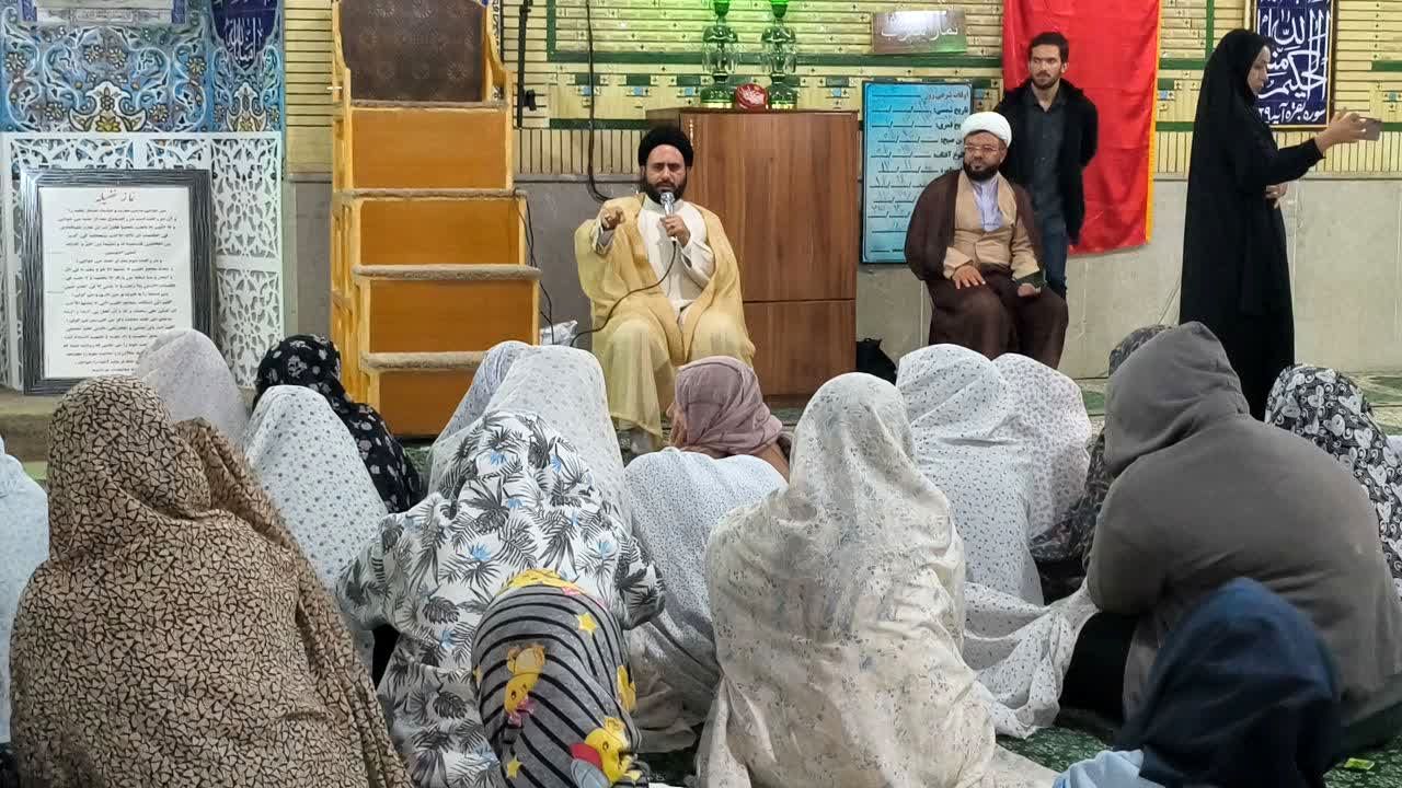 مراسم معنوی اعتکاف دانش‌آموزی در مسجد امام خمینی(ره)