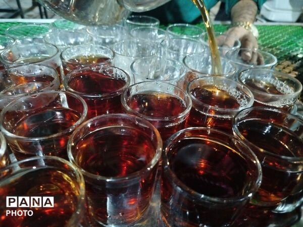 ‌گذری بر چایخانه فاطمه الزهرا در ششمین شب از مراسم عزاداری امام حسین در حسینیه امام خمینی 
