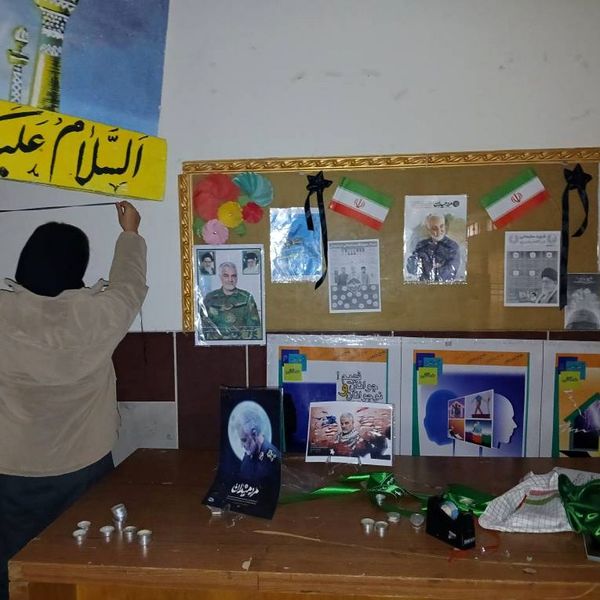 بزرگداشت هفته مقاومت و بزرگداشت سالگرد شهادت حاج قاسم سلیمانی در مدرسه حدیث کساء خاورشهر ناحیه یک ری