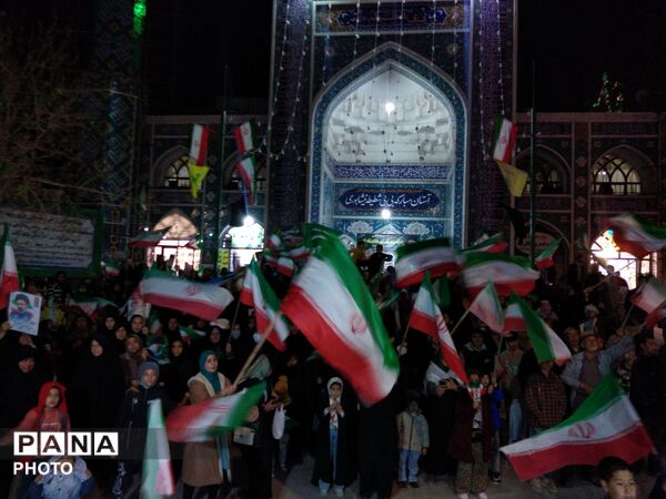 خون می‌دهیم ولی خاک هرگز