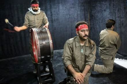 اجرای تئاتر خیابانی از سوی بسیج هنرمندان قم به مناسبت گرامیداشت هفته دفاع مقدس