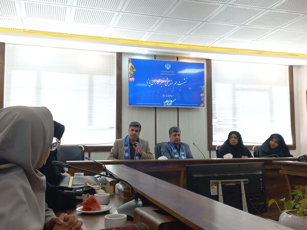 نشست صمیمی دانش‌آموز خبرنگاران پانا ناحیه 3 مشهد با مدیر سازمان دانش آموزی خراسان رضوی