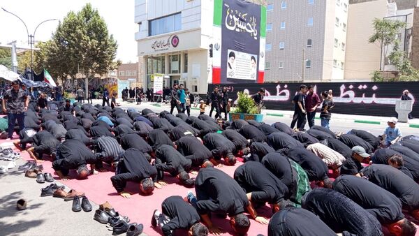اقامه نماز ظهر عاشورا در کاشمر