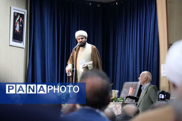 حضور دانش آموزان آموزشگاه شهدای گلدسته و مردم چهاردانگه در نماز جمعه 