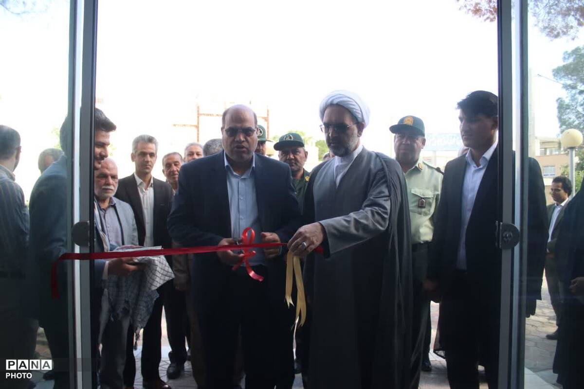 افتتاح نمایشگاه دستاوردهای فرهنگی، هنری و ورزشی فرهنگیان در مهریز 