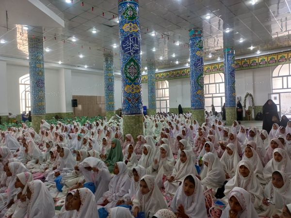 برگزاری جشن تکلیف دو هزار دانش‌آموز دختر سوم ابتدایی در میناب