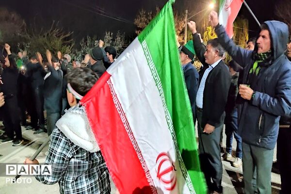 در کنار هم ایستاده ایم-۲