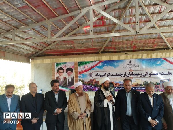 بازدید وزیر آموزش و پرورش از اردوگاه پیشتازان انقلاب شهرستان درمیان