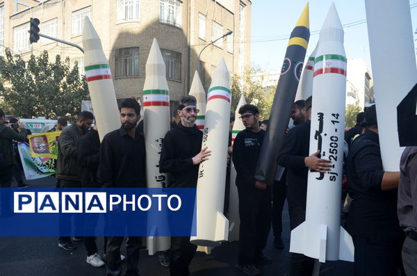 راهپیمائی باشکوه 13 آبان در تهران