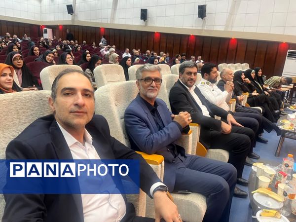 همایش مدیران مدارس دولتی و غیر دولتی آموزش و پرورش منطقه ۴ تهران