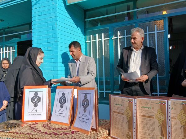  تجلیل از همیاران معلم در دبیرستان فاطمیه