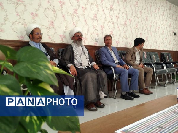 بازدید مدیر آموزش و پرورش و امام جمعه کاشمر از دبیرستان امام خمینی (ره) کاشمر 