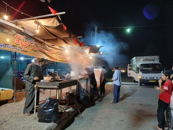 خدمت بی‌منت خادمان کوچک به زائران در حمیدیه 