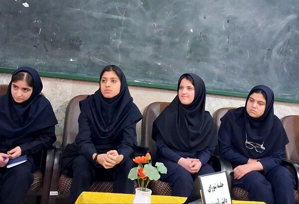 جلسه شورای دانش آموزی فاطمیه؛ از پیشنهاد تا اجرا