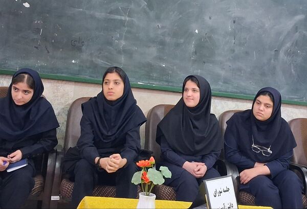جلسه شورای دانش آموزی فاطمیه؛ از پیشنهاد تا اجرا