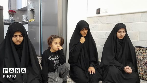دیدار مسئولان آموزش و پرورش قم با خانواده شهید «حسین نجفی»