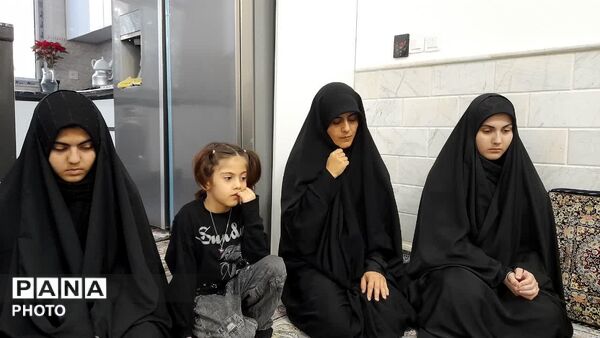 دیدار مسئولان آموزش و پرورش قم با خانواده شهید «حسین نجفی»