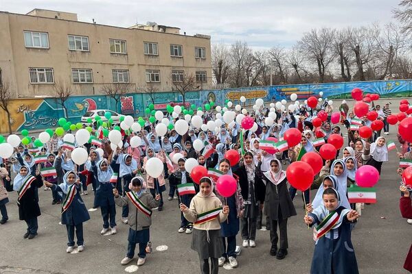 رویداد از خون جوانان وطن لاله می روید در دبستان دخترانه آیین روشن