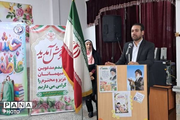 هم‌کلاسی‌های مهربان در مدرسه حاج محمدعلی تقی‌پور