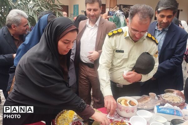 از عطر غذاهای سنتی تا رنگین‌کمان اقوام ایران در دبستان هدی