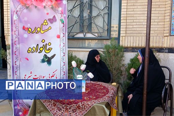 پاسخگویی و رفع مشکلات مردمی توسط مسئولان آموزش و پرورش در میز خدمت نماز جمعه