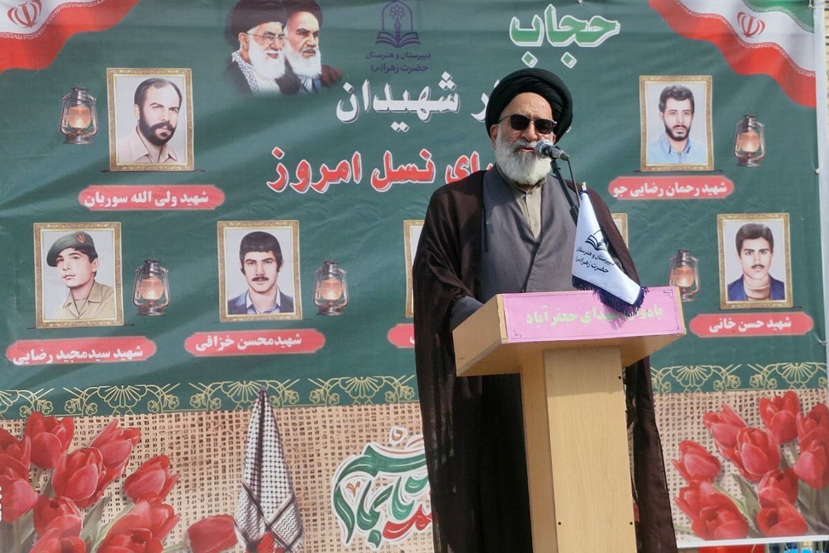 دانش‌آموزان، چشم امید شهدا و رهبر معظم انقلاب هستند