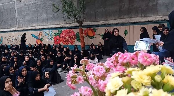 مراسم تجلیل از برترین های علمی ، آموزشی و پرورشی دبیرستان دانشور یک